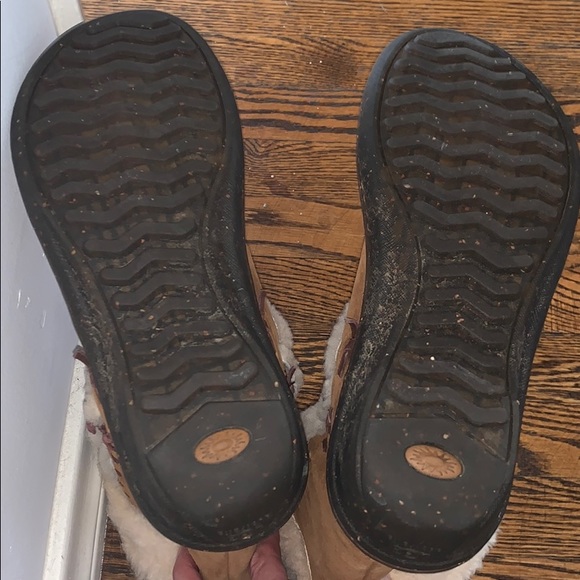 Ugg Women’s Leather & Sheepskin Boots EUC - Picture 7 of 7